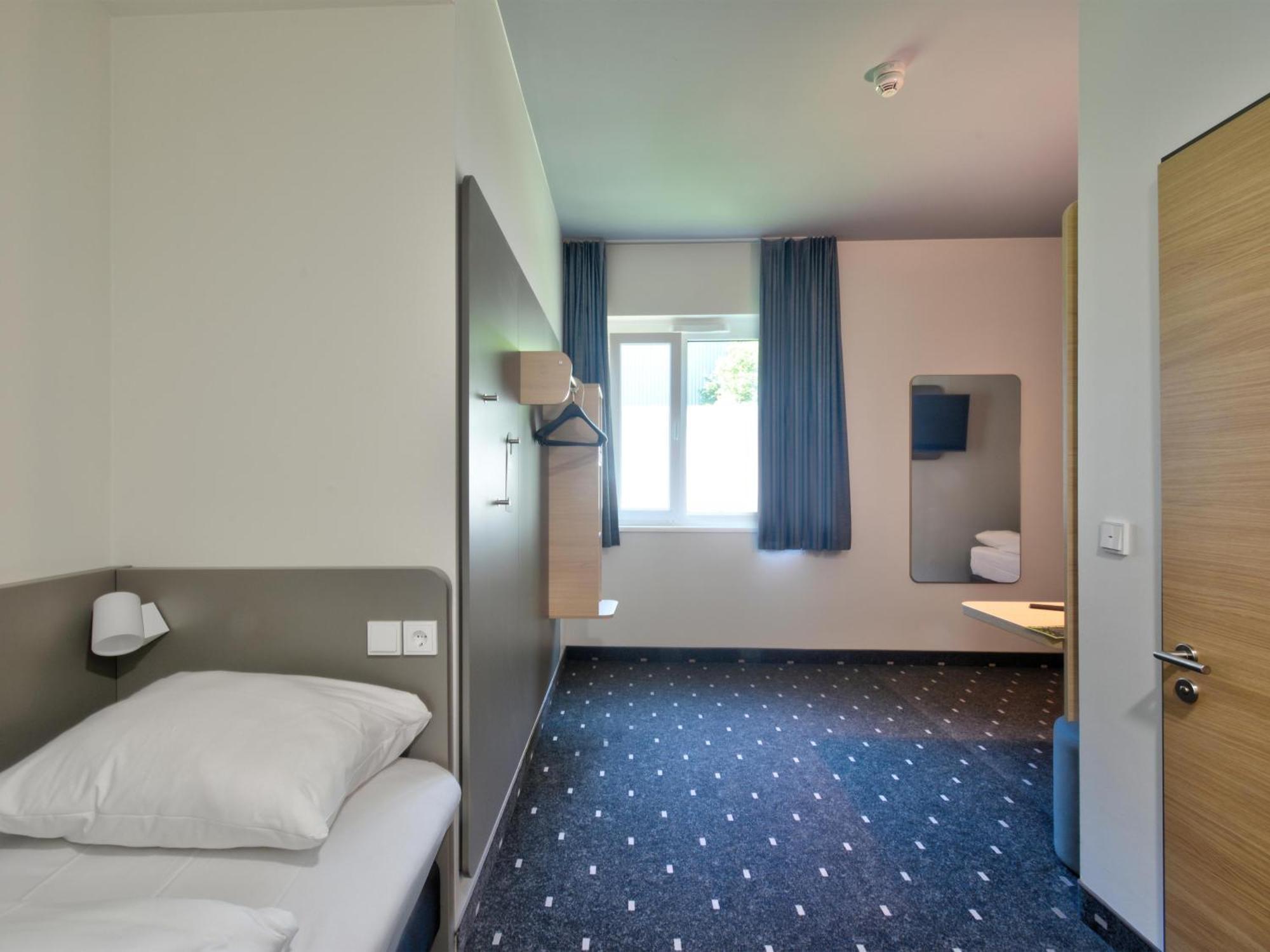 B&B Hotel Bielefeld-City ภายนอก รูปภาพ